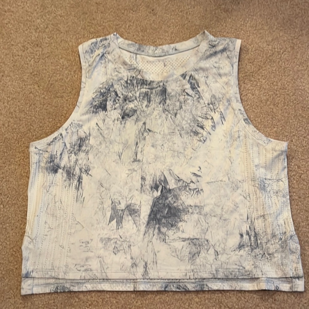 Lululemon train to be tank size 8